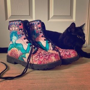 Gate of Knowledge boots